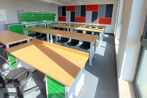 Sala lekcyjna wyposażona w meble warsztatowe PROMAG