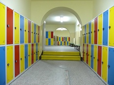 Kolorowe szafki skrytkowe szkolne